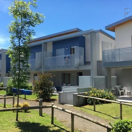 Two-story Terraced Near The In Apartamento